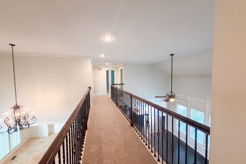 Photo 10 of 34 of 6003 N Cosby Ct, Kansas City, MO