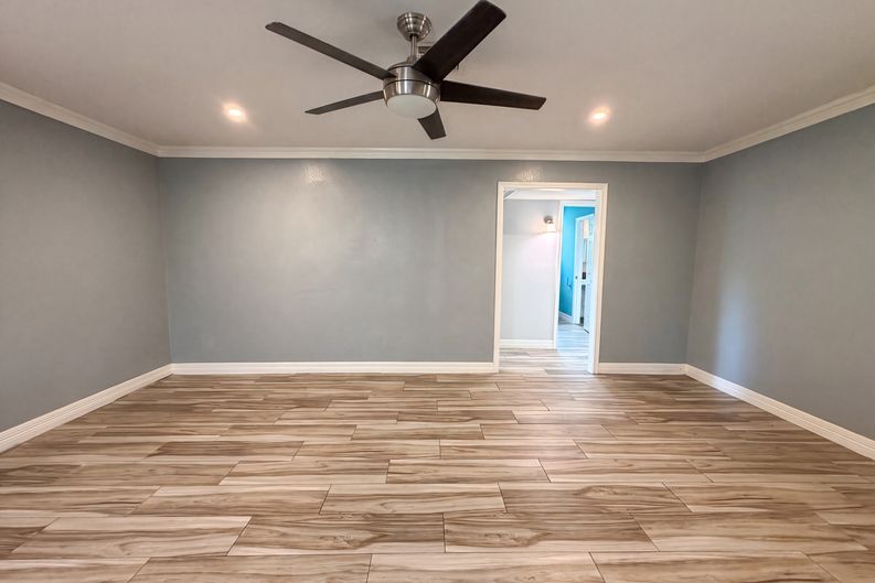 Photo 9 of 21 of 9314 Deanwood St, Houston, TX