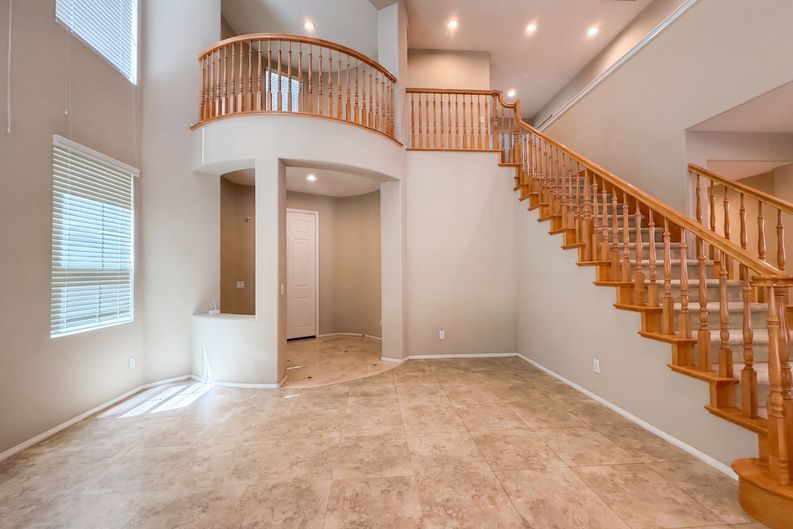 Photo 6 of 32 of 17780 Sweetgum Ln, Canyon Country, CA