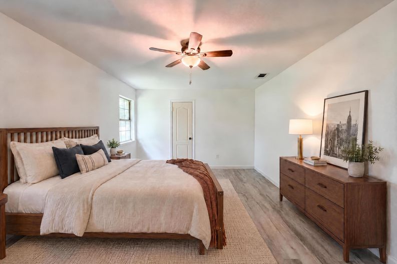 Photo 4 of 16 of 410 Cole Ave, Temple, TX