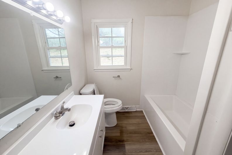 Photo 10 of 26 of 1502 W Meadowview Rd, Greensboro, NC