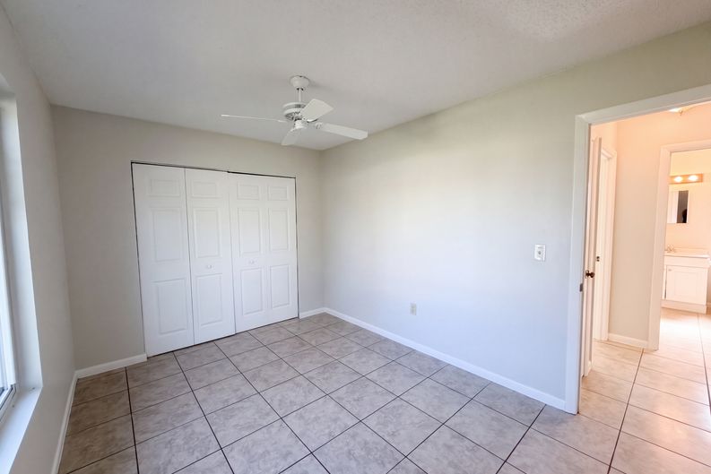 Photo 4 of 17 of 8801 SE 89th St, Ocala, FL