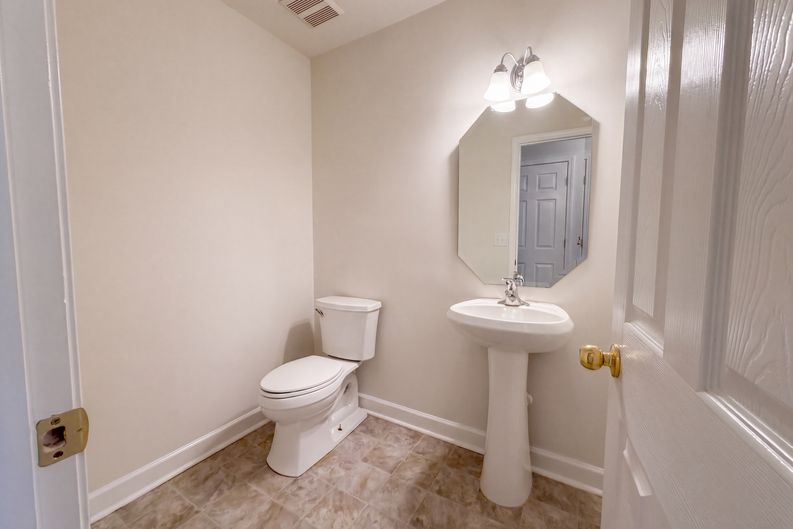 Photo 17 of 20 of 9244 Simonton Dr, Charlotte, NC