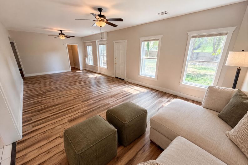Photo 15 of 44 of 4000 Amberley Ln, Marietta, GA