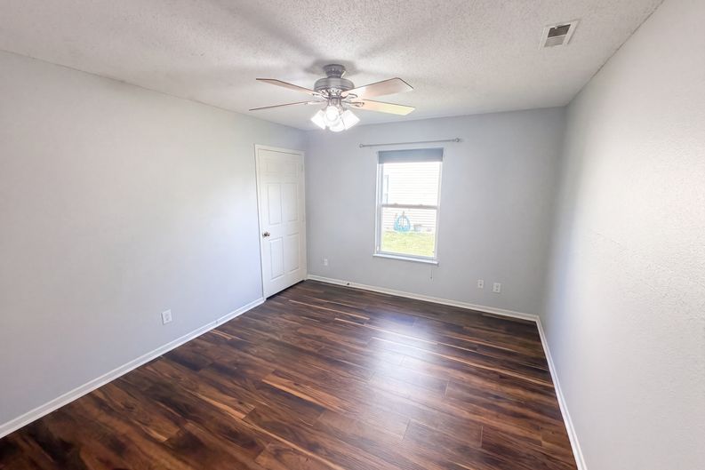 Photo 15 of 27 of 14301 Weeping Cherry Dr, Fishers, IN
