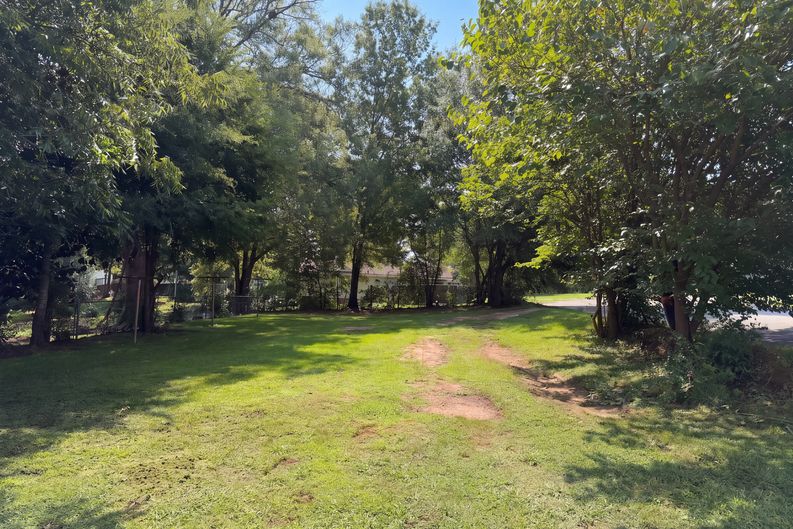 Photo 16 of 20 of 946 N Logan St, Gaffney, SC