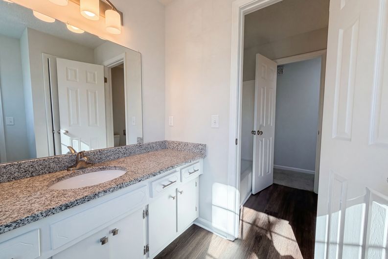 Photo 8 of 21 of 5148 Roxborough Dr, Hermitage, TN