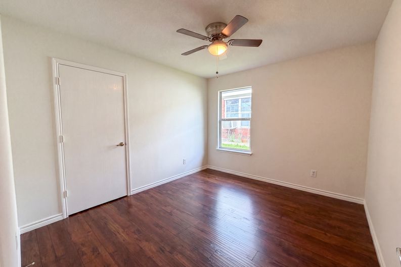 Photo 10 of 19 of 2324 Glenhaven Dr, McKinney, TX