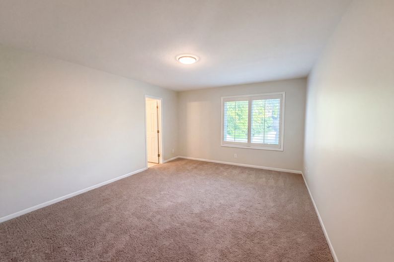 Photo 16 of 34 of 6003 N Cosby Ct, Kansas City, MO