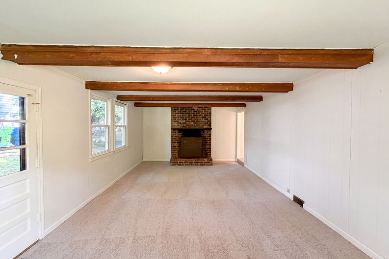 Photo 3 of 14 of 310 Robin Hood Dr, Raleigh, NC