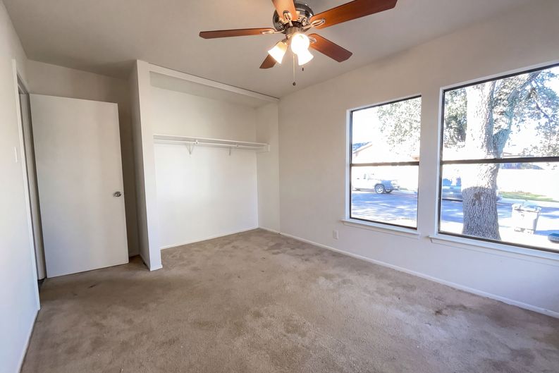 Photo 13 of 16 of 15009 Winter View Dr, San Antonio, TX