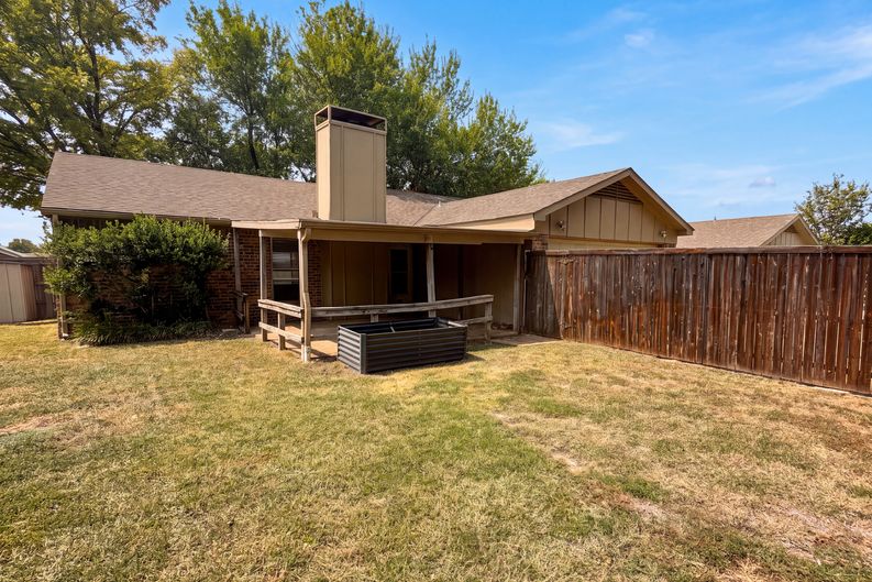 Photo 13 of 15 of 2739 April Hill Ln, Dallas, TX