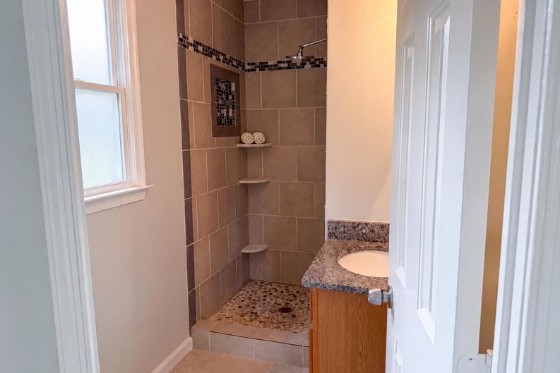 Photo 9 of 22 of 8749 Christopher Ln, Warrenton, VA