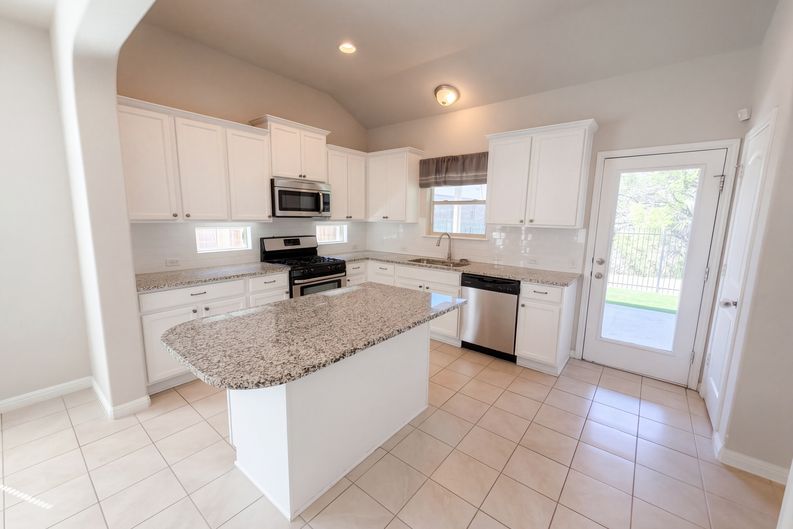 Photo 6 of 26 of 11106 Bruneau Trl, Austin, TX
