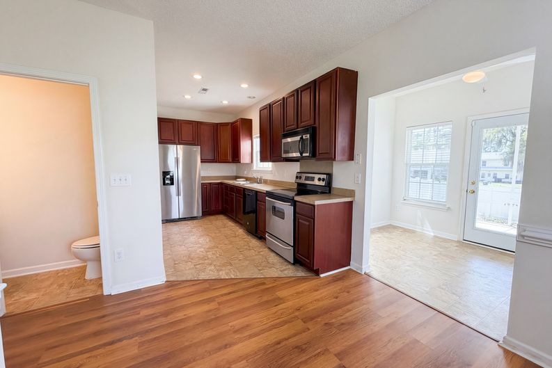 Photo 9 of 17 of 147 Lake Jogassee Dr, Summerville, SC