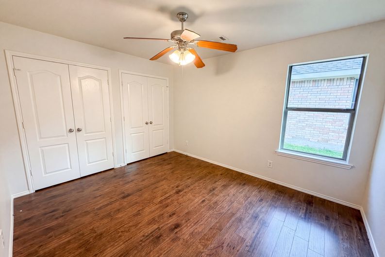 Photo 11 of 17 of 1618 Hillside Dr, Waxahachie, TX