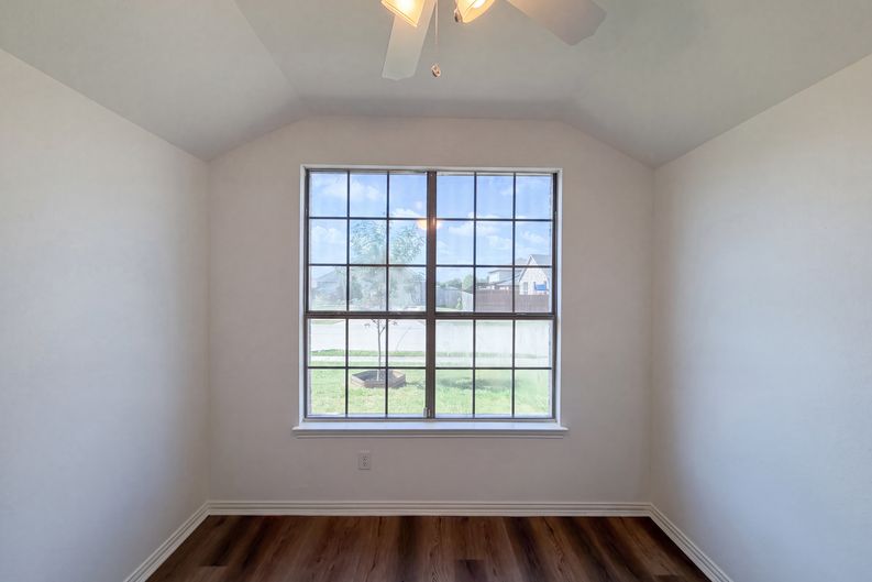 Photo 5 of 17 of 143 Pintail Ln, Sanger, TX