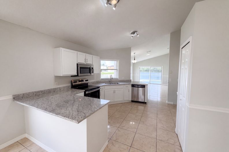 Photo 14 of 38 of 225 Southbridge Cir, Kissimmee, FL