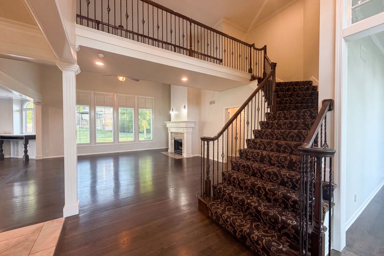 Photo 9 of 34 of 6003 N Cosby Ct, Kansas City, MO
