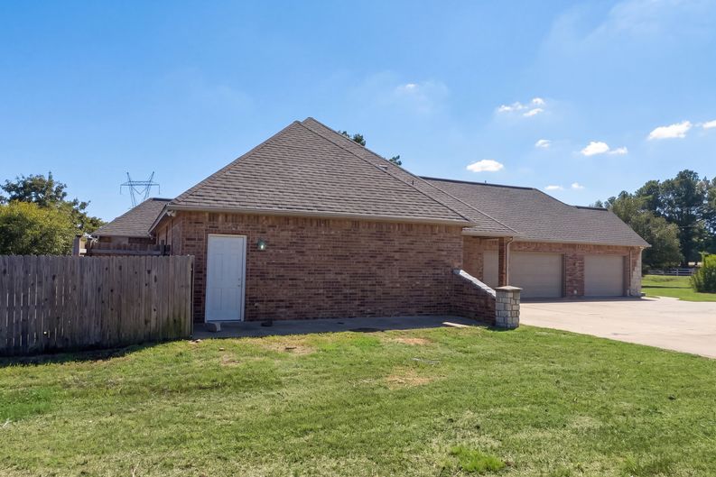 Photo 41 of 42 of 4120 S Choctaw Rd, Choctaw, OK