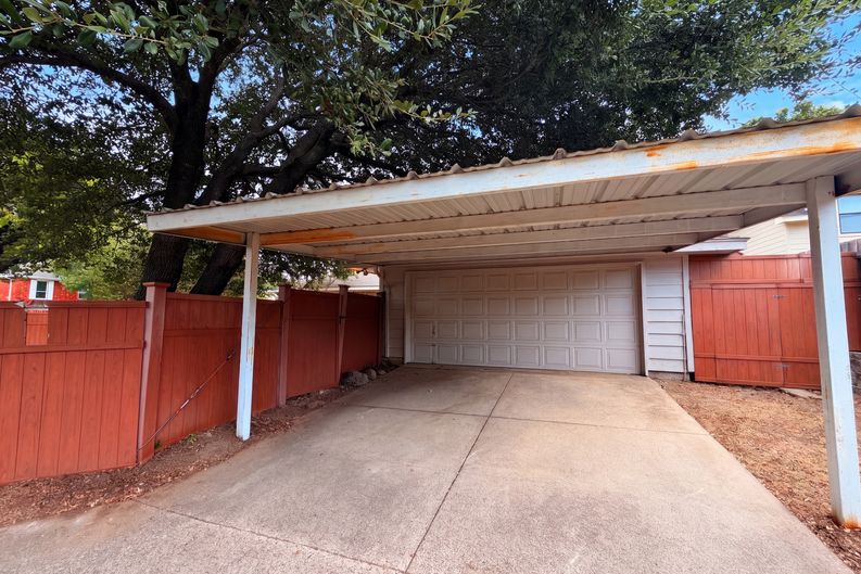 Photo 18 of 20 of 301 Hillside Ct, Garland, TX