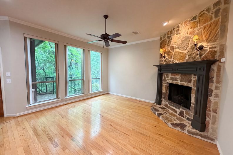 Photo 9 of 29 of 1309 Winding Brook Dr, Garland, TX