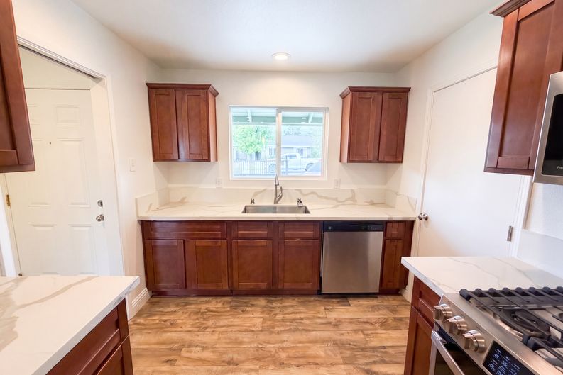 Photo 8 of 27 of 6809 Weddigen Way, North Highlands, CA