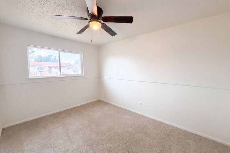 Photo 10 of 20 of 604 Maxine St NE, Albuquerque, NM