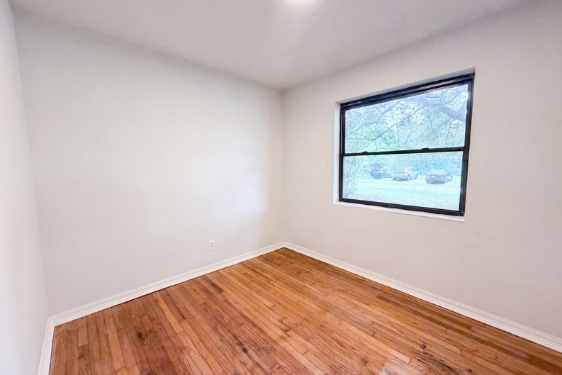 Photo 4 of 16 of 6309 Pine Cove Ln, Jacksonville, FL