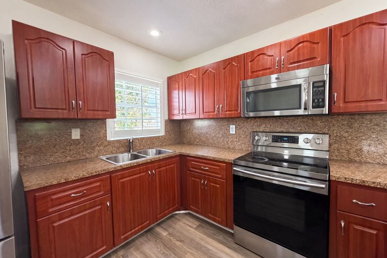 Photo 11 of 20 of 4403 NW 202nd St, Miami Gardens, FL
