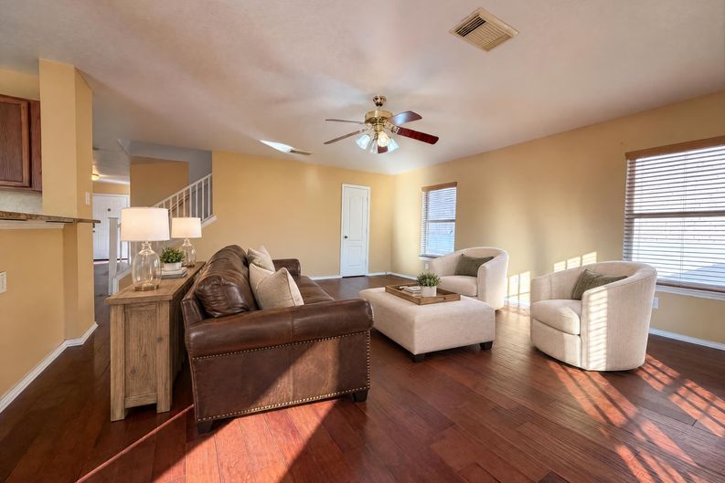 Photo 8 of 19 of 121 Springtree Fld, Cibolo, TX