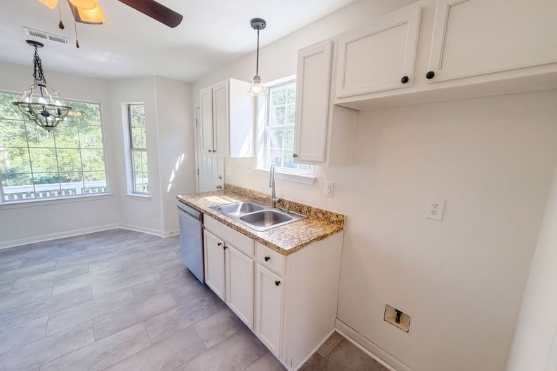 Photo 7 of 19 of 218 Stonewood Dr, West Columbia, SC