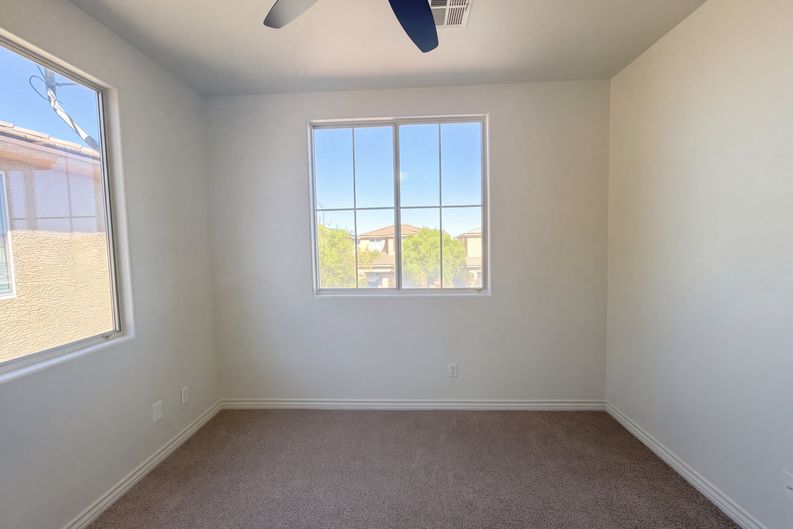 Photo 12 of 23 of 2843 Dunnottar Ave, Henderson, NV
