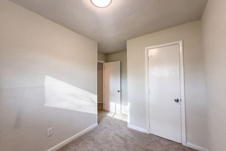 Photo 11 of 23 of 2785 Linview Ave, Columbus, OH