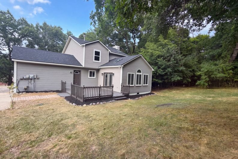 Photo 5 of 27 of 880 Mill St, Ortonville, MI