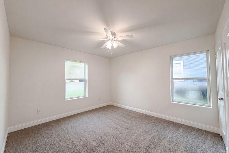 Photo 4 of 20 of 709 W Hull St, Denison, TX
