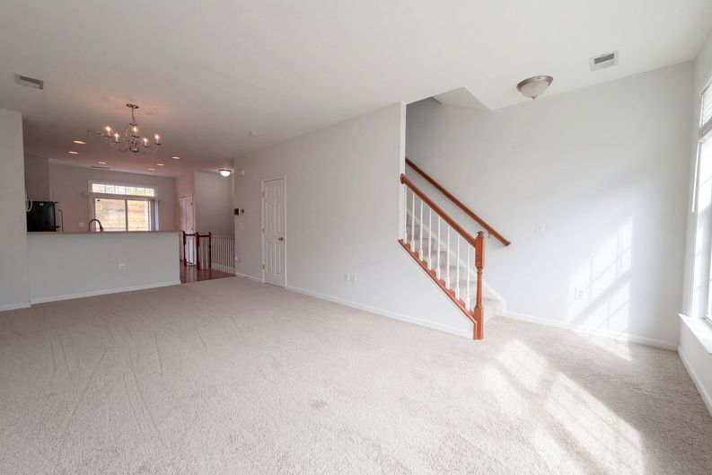 Photo 8 of 25 of 15613 John Diskin Cir, Woodbridge, VA