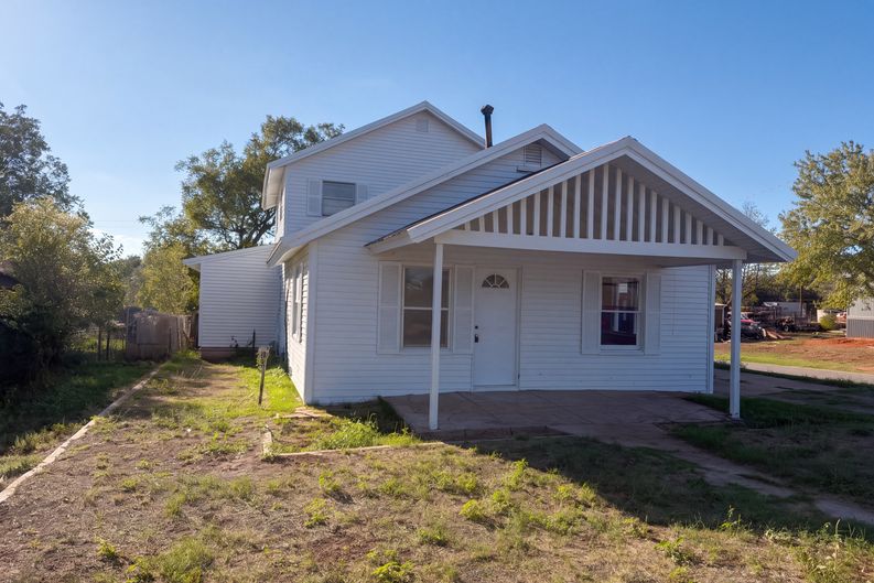 Photo 34 of 37 of 921 N 6th St, Sayre, OK
