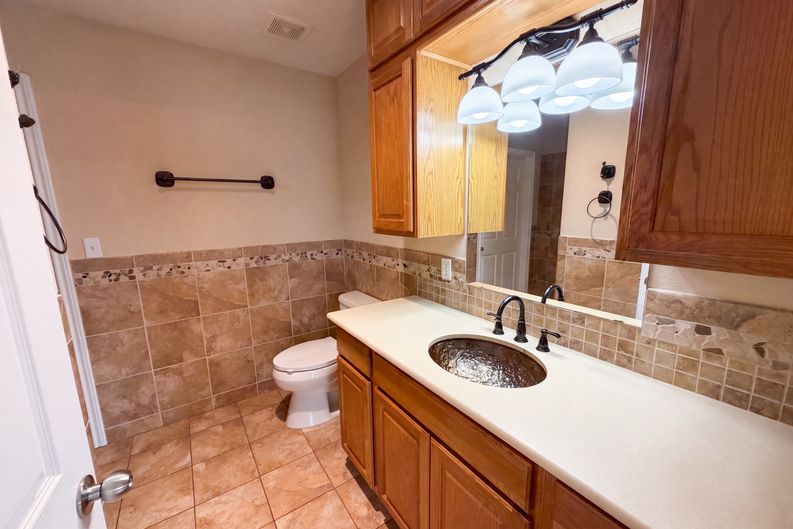 Photo 7 of 16 of 507 Decker Dr, Hutto, TX
