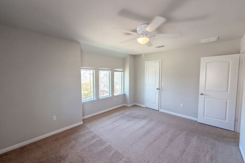 Photo 17 of 26 of 11106 Bruneau Trl, Austin, TX