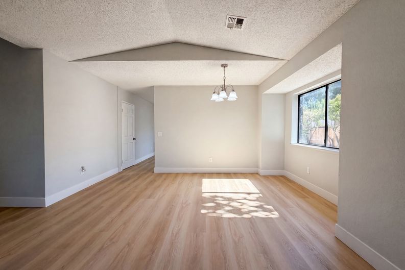 Photo 7 of 25 of 42355 Willeta Ave, Lancaster, CA
