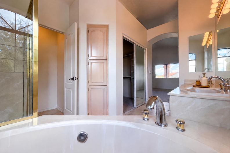 Photo 11 of 29 of 5997 N Moon Crest Dr, Tucson, AZ