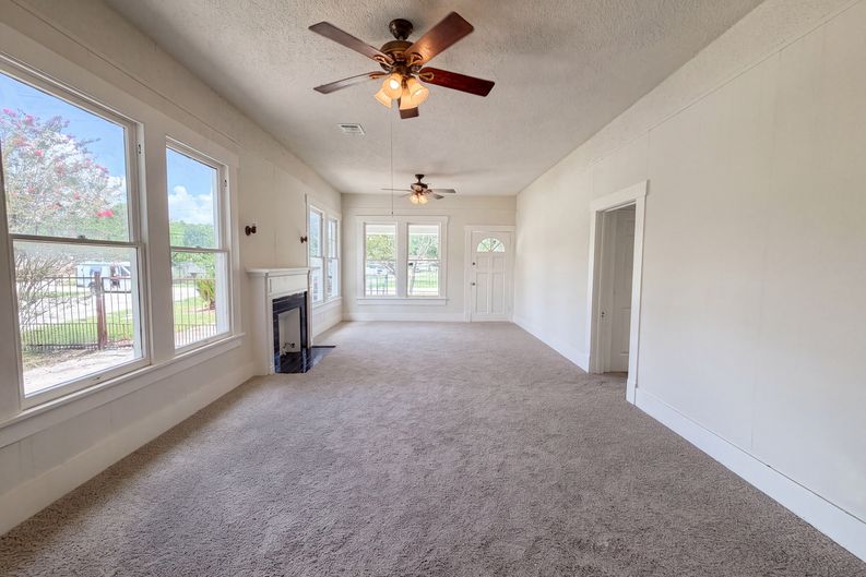 Photo 6 of 26 of 714 Bolling Ln, Houston, TX