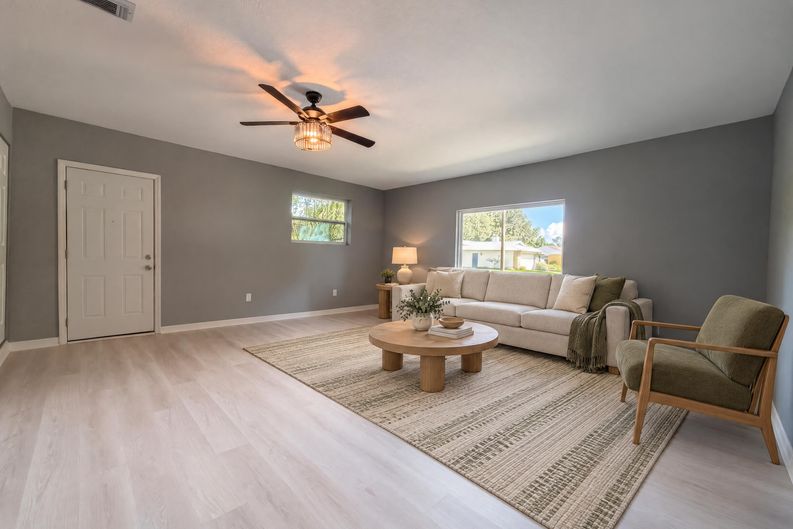 Photo 10 of 24 of 6344 Dickens Dr, Jacksonville, FL