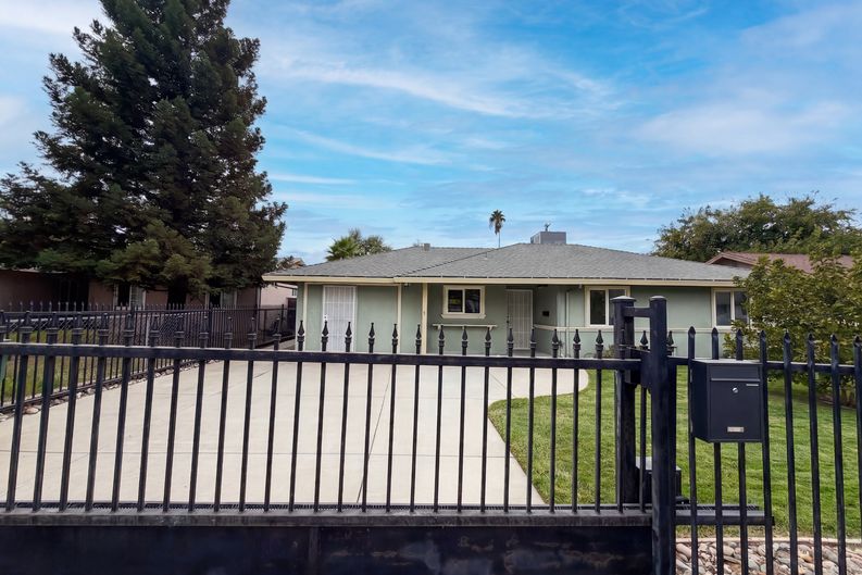 Photo 22 of 27 of 6809 Weddigen Way, North Highlands, CA