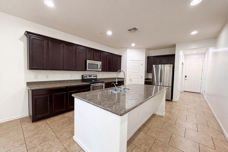 Photo 8 of 23 of 112 E Bernie Ln, Gilbert, AZ