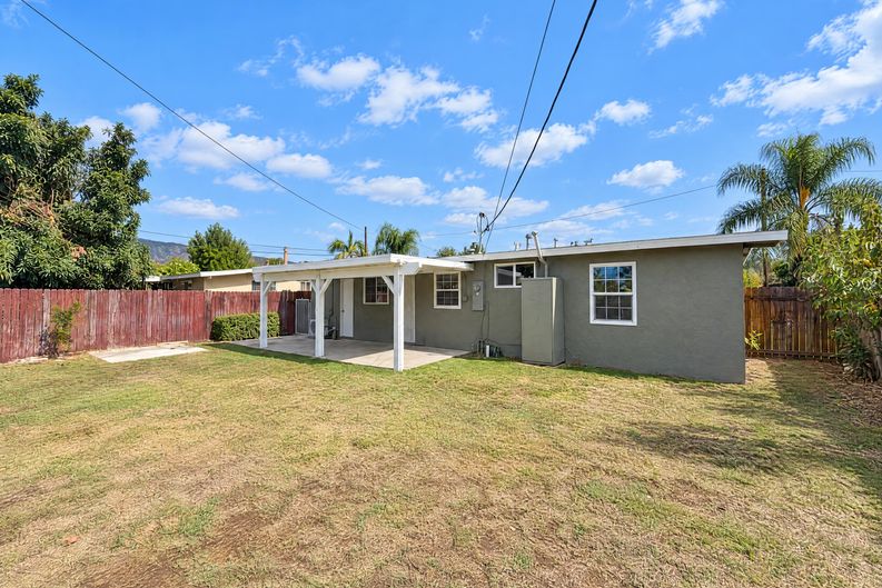 Photo 5 of 15 of 5653 N Viceroy Ave, Azusa, CA