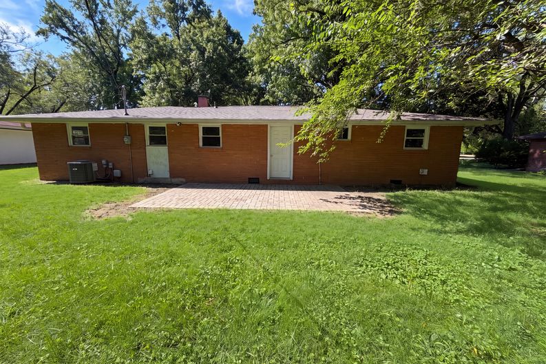 Photo 5 of 19 of 2434 W 67th St, Indianapolis, IN