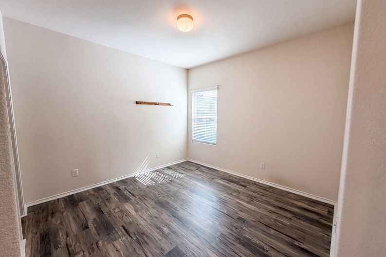 Photo 4 of 18 of 276 Circle Way, Jarrell, TX