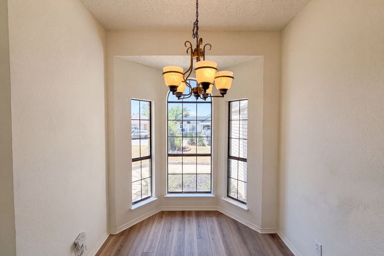 Photo 6 of 19 of 6612 Lakeside Dr, Lake Worth, TX